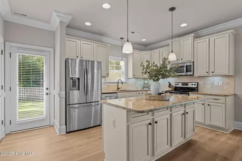 Kitchen - 509 Center Dr, Hampstead, NC 28443 photo 4 of 5