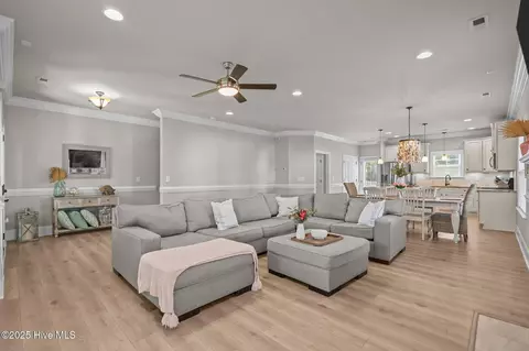 Living - 509 Center Dr, Hampstead, NC 28443 photo 2 of 4