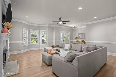 Living - 509 Center Dr, Hampstead, NC 28443 photo 3 of 4