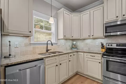 Kitchen - 509 Center Dr, Hampstead, NC 28443 photo 5 of 5