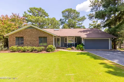 106 Fox Run Ct, West End, NC 27376