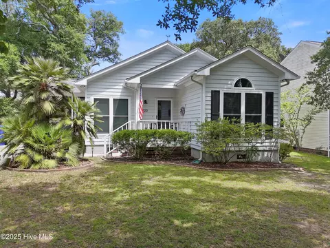 120 SE 2nd St, Oak Island, NC 28465