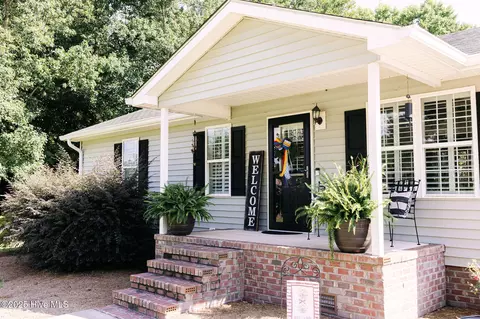 418 Durwood Evans Rd, Beulaville, NC 28518