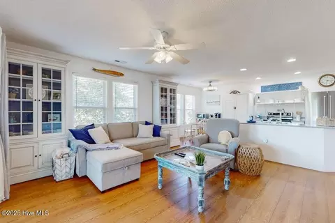 3350 Club Villas Dr #1006, Southport, NC 28461