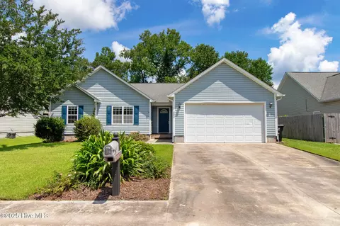 202 Two Oaks Ct, Newport, NC 28570