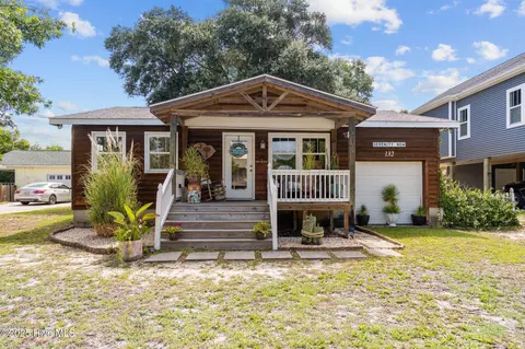 132 NE 3rd St, Oak Island, NC 28465