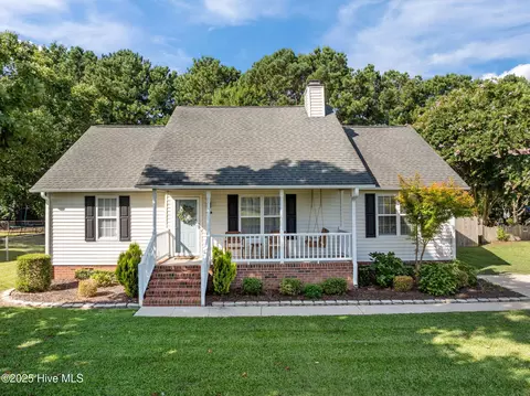 605 Huff Dr, Winterville, NC 28590