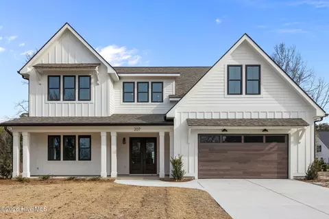 207 Club Point Dr, Cape Carteret, NC 28584
