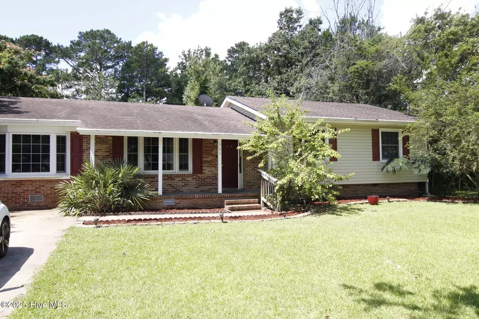  504 Greenbriar Dr, Jacksonville, NC 28546 photo 1