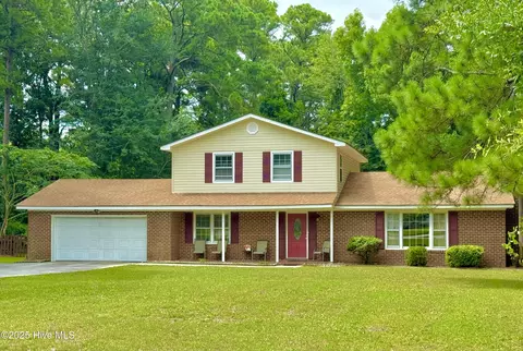 3705 Oxford Ct, Morehead City, NC 28557