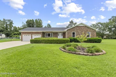 102 Howell Dr, Jacksonville, NC 28540