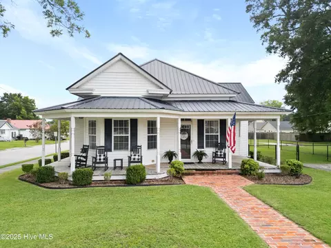 300 E Hargett St, Richlands, NC 28574