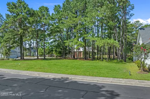 9266 W Lake Rd, Calabash, NC 28467