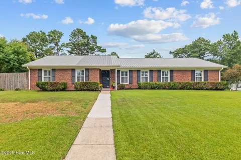 120 Silver Leaf Dr, Jacksonville, NC 28546