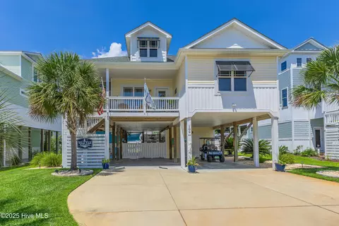 109 SE 44th St, Oak Island, NC 28465