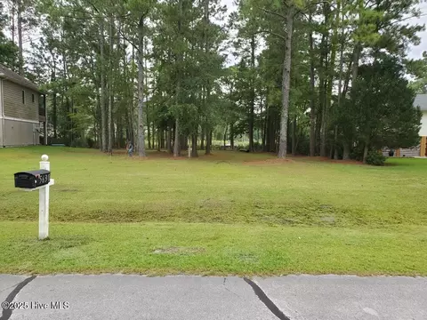 5630 Gondolier Dr, New Bern, NC 28560