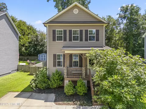 320 Chamberlain Dr, Clayton, NC 27527