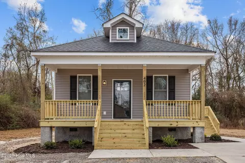 402 W Moore St, Greenville, NC 27834