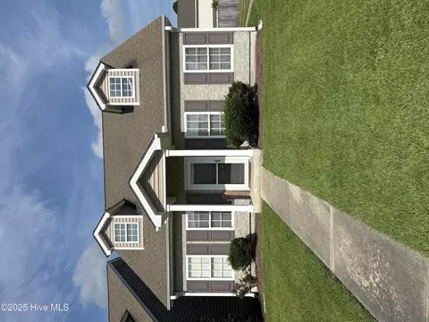 2220 Brookville Dr #B, Greenville, NC 27834