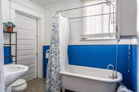 Bath - 304 Henderson St, Hamlet, NC 28345 photo 1 of 5