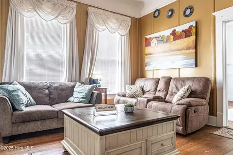 Living - 304 Henderson St, Hamlet, NC 28345 photo 7 of 7