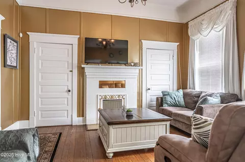 Living - 304 Henderson St, Hamlet, NC 28345 photo 5 of 7