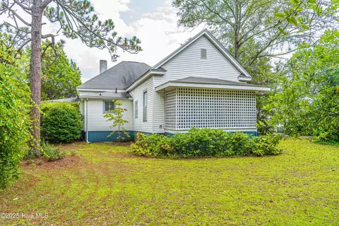 Exterior - 304 Henderson St, Hamlet, NC 28345 photo 11 of 15