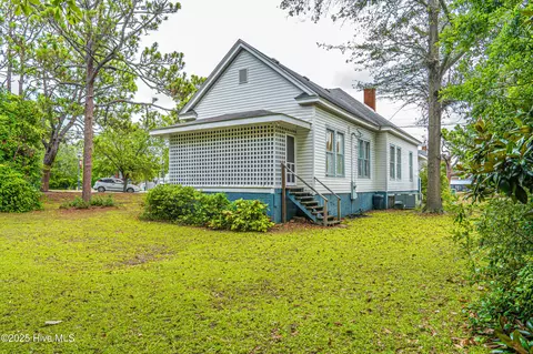 Exterior - 304 Henderson St, Hamlet, NC 28345 photo 8 of 15