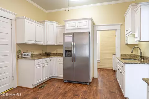 Kitchen - 304 Henderson St, Hamlet, NC 28345 photo 4 of 7