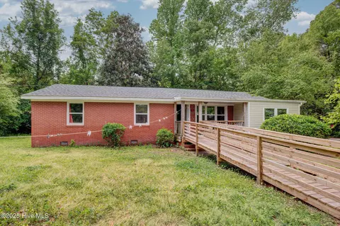 2128 Yaupon Dr, Wilmington, NC 28401