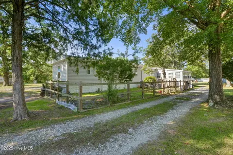215 Anderson Dr, Hampstead, NC 28443