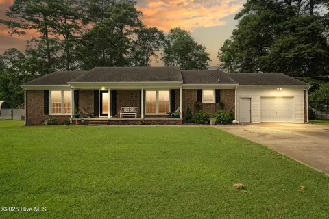 106 Country Club Dr, Elizabeth City, NC 27909