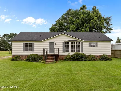 832 Smithtown Rd, Grimesland, NC 27837