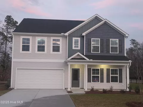 800 Schoolfield Dr, Sneads Ferry, NC 28460