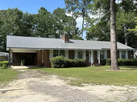204 Lane St, Maxton, NC 28364