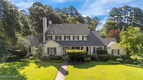 1301 Summit Ave, Washington, NC 27889