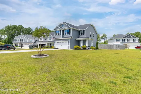 622 High Tide Dr, Sneads Ferry, NC 28460