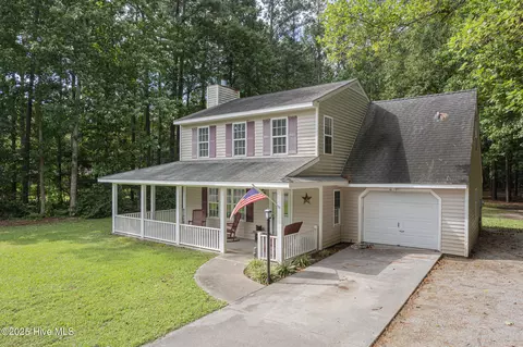 212 Brigantine Ct, Swansboro, NC 28584