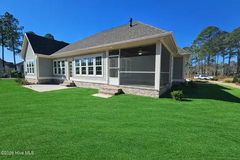 660 Breezewood Dr SE, Bolivia, NC 28422