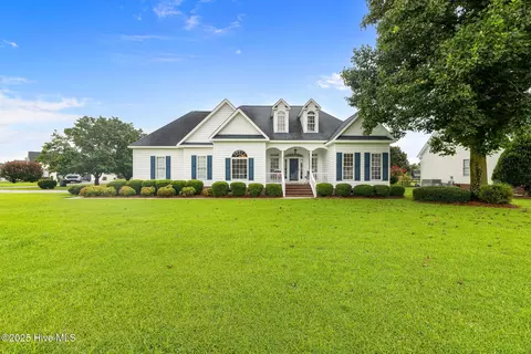 901 Madison Ann Dr, La Grange, NC 28551