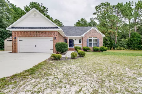 147 Dixon Rd, Holly Ridge, NC 28445