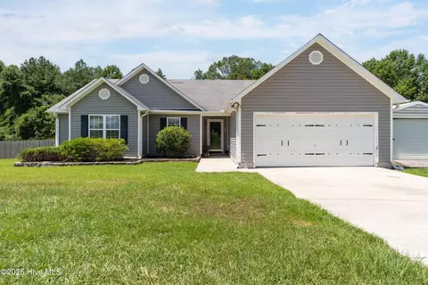 111 Camellia Creek Dr, Richlands, NC 28574