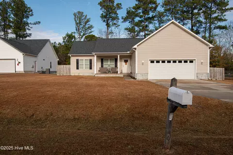 604 Hobbs Dr, Jacksonville, NC 28540