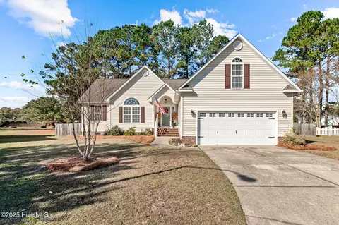 114 Iverson Ln, New Bern, NC 28562