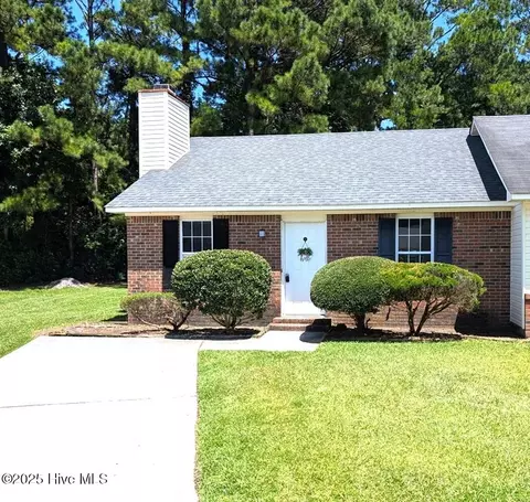 111 Glenside Ct, Midway Park, NC 28544