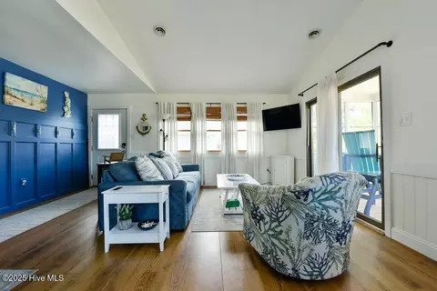 110 King Ct, Kill Devil Hills, NC 27948 photo 2