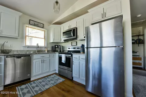 110 King Ct, Kill Devil Hills, NC 27948 photo 8