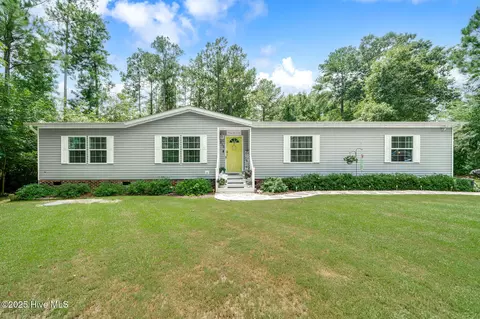 212 Ola Belle Rd, Burgaw, NC 28425