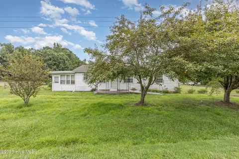 941 Slocomb Rd, Linden, NC 28356