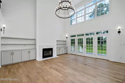 Living - 173 Firefly Dr, Wallace, NC 28466 photo 2 of 3